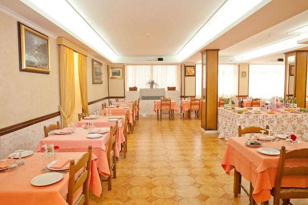 Hotel Ludovici フィウッジ エクステリア 写真